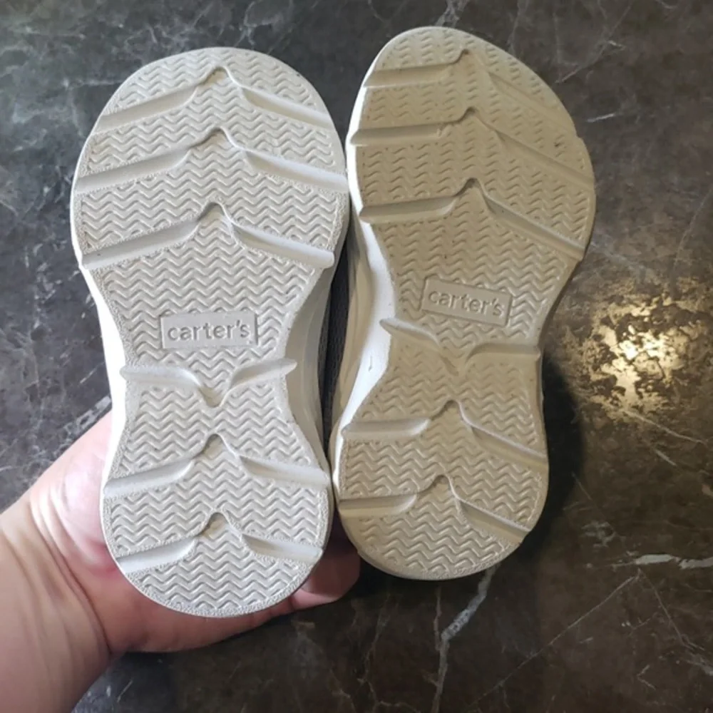 Carters Light‎ Up Velcro Sneakers Size 7M